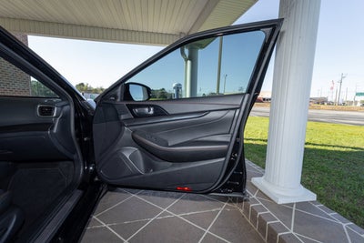 2023 Nissan Maxima SR